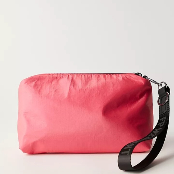 *Final Price* NWT Free People Movement Total Access Pouch - Picture 2 of 8